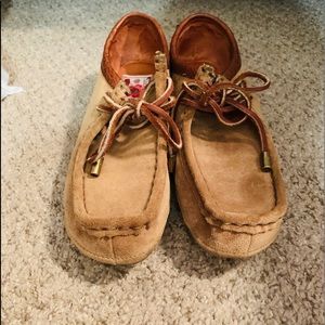 Lucky Brand Low Suede Wallabee